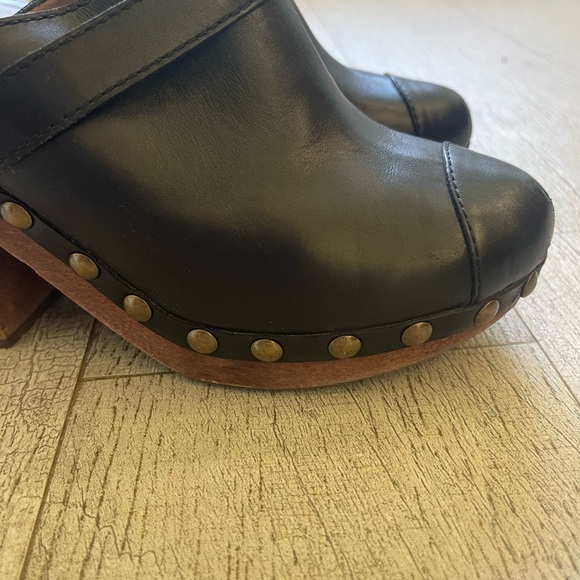 Chanel Clogs - Picture 3 of 6